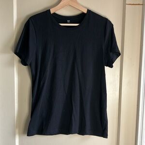 Uniqlo crew neck short sleeve tee